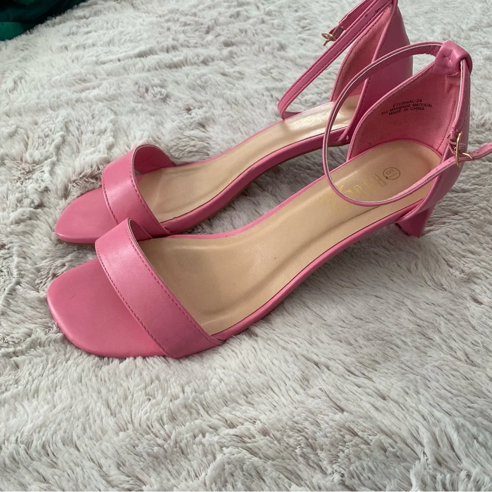 Pink heels - Picture 1 of 5